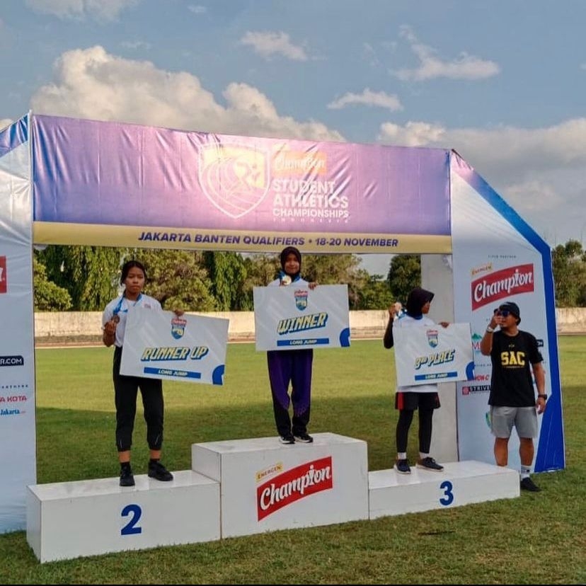 You are currently viewing Siswi SMP IT Auladi Islami Juara Lompat Jauh di Ajang Bergengsi Student Athletics Championships Indonesia
